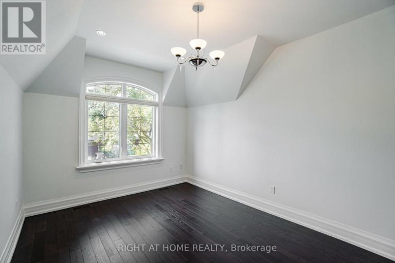 35 BURNELM DRIVE, Toronto (Islington-City Centre West), Ontario, M9B4N2