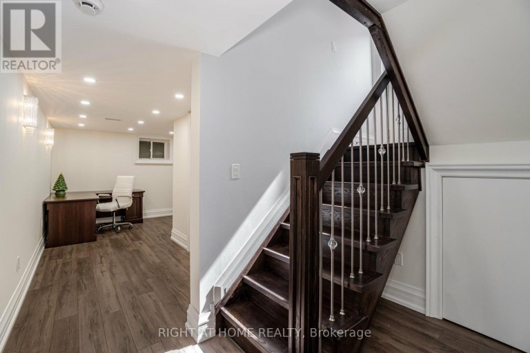 35 BURNELM DRIVE, Toronto (Islington-City Centre West), Ontario, M9B4N2