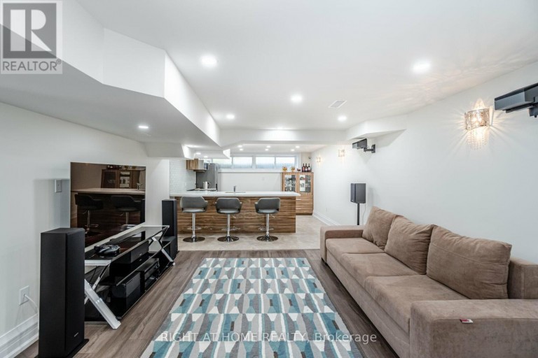35 BURNELM DRIVE, Toronto (Islington-City Centre West), Ontario, M9B4N2