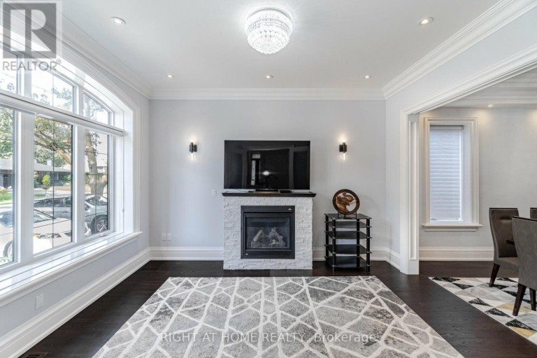 35 BURNELM DRIVE, Toronto (Islington-City Centre West), Ontario, M9B4N2