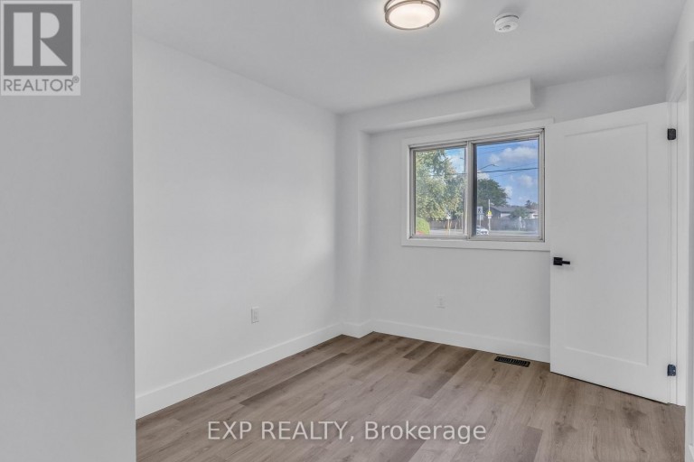 113 GREEN ROAD, Hamilton (Stoney Creek), Ontario, L8G3W9