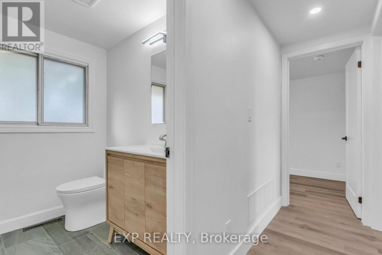 113 GREEN ROAD, Hamilton (Stoney Creek), Ontario, L8G3W9