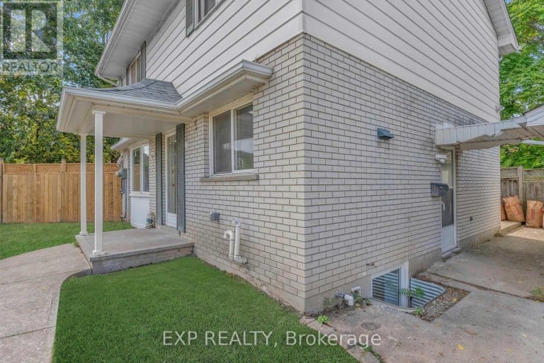 113 GREEN ROAD, Hamilton (Stoney Creek), Ontario, L8G3W9