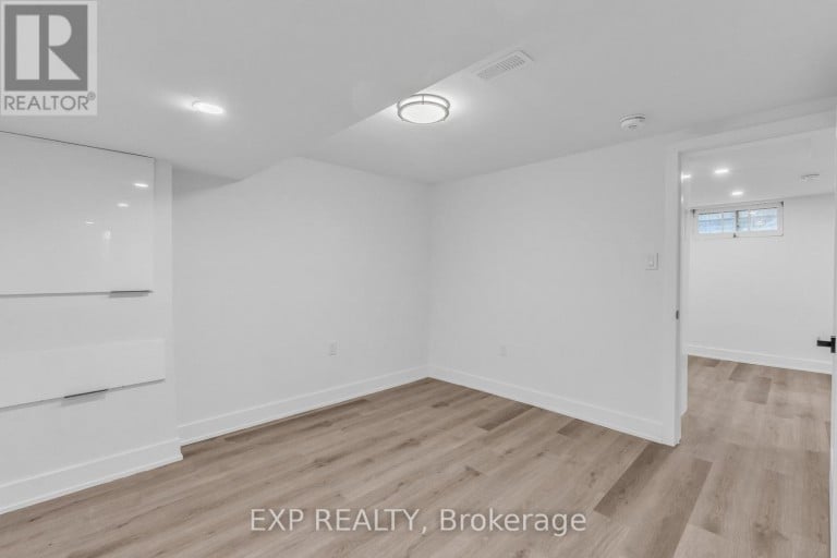 113 GREEN ROAD, Hamilton (Stoney Creek), Ontario, L8G3W9