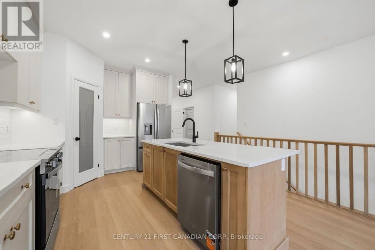 78 QUEEN STREET, North Middlesex (Ailsa Craig), Ontario, N0M1A0