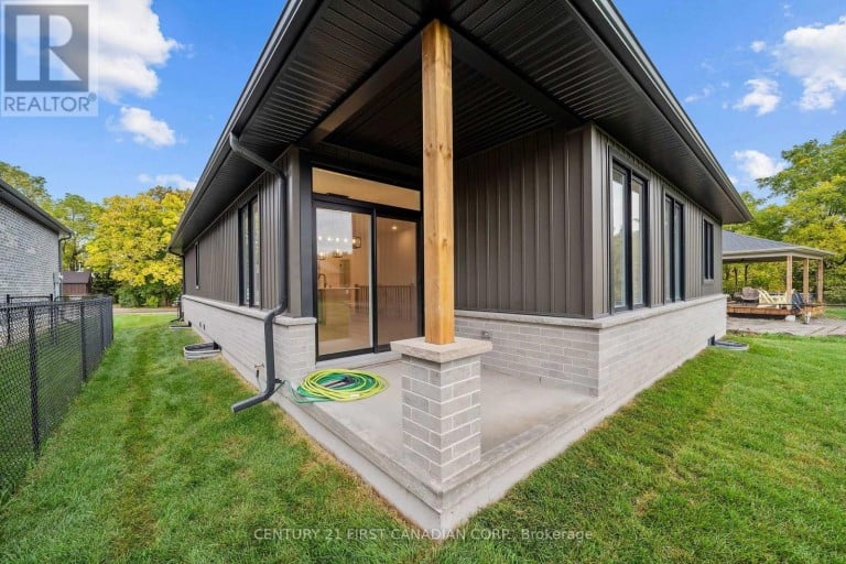 78 QUEEN STREET, North Middlesex (Ailsa Craig), Ontario, N0M1A0