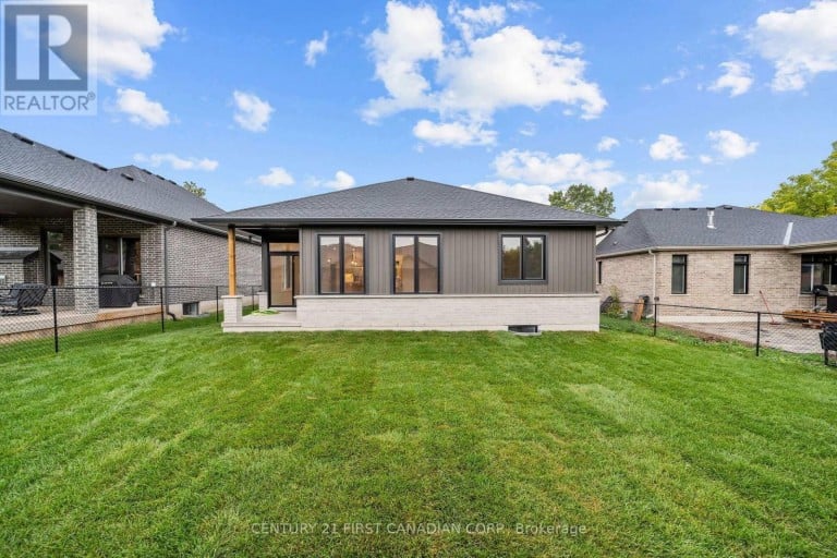 78 QUEEN STREET, North Middlesex (Ailsa Craig), Ontario, N0M1A0