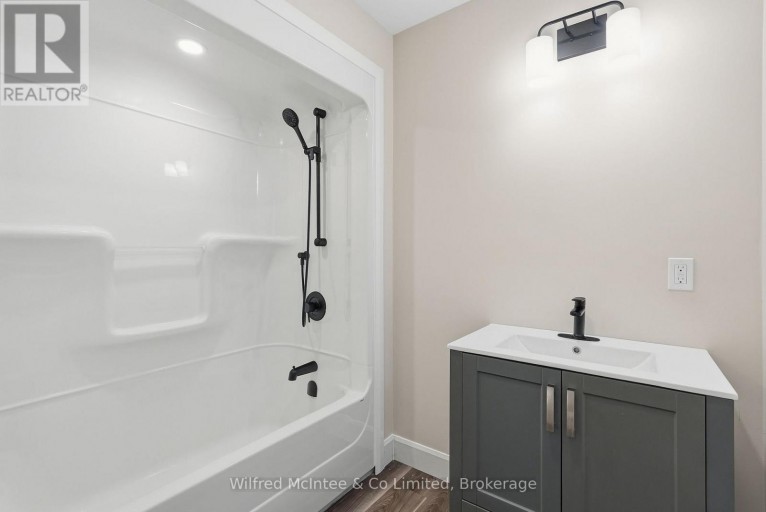 550 WELLINGTON STREET, Minto, Ontario, N4W3G9