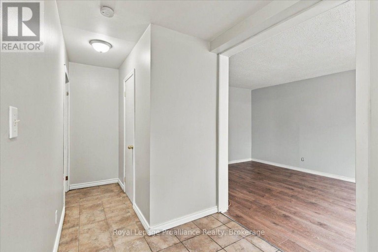 3 - 11 TRACEY PARK DRIVE, Belleville (Belleville Ward), Ontario, K8P4R4