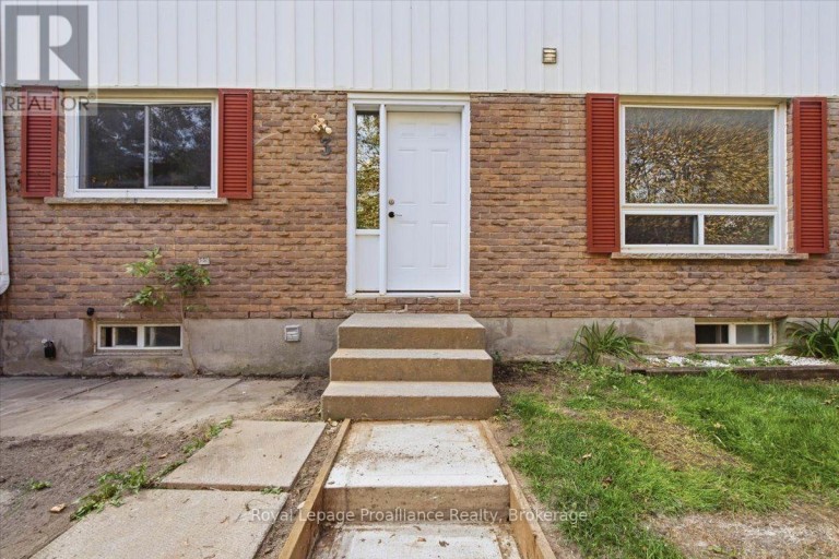 3 - 11 TRACEY PARK DRIVE, Belleville (Belleville Ward), Ontario, K8P4R4