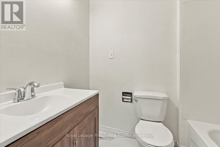 3 - 11 TRACEY PARK DRIVE, Belleville (Belleville Ward), Ontario, K8P4R4