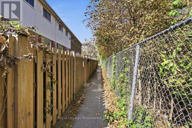 3 - 11 TRACEY PARK DRIVE, Belleville (Belleville Ward), Ontario, K8P4R4