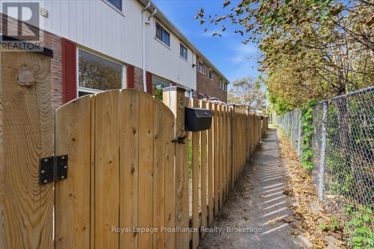 3 - 11 TRACEY PARK DRIVE, Belleville (Belleville Ward), Ontario, K8P4R4