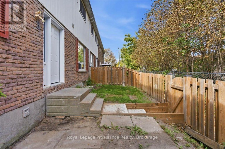 3 - 11 TRACEY PARK DRIVE, Belleville (Belleville Ward), Ontario, K8P4R4