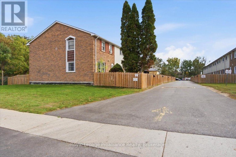 3 - 11 TRACEY PARK DRIVE, Belleville (Belleville Ward), Ontario, K8P4R4
