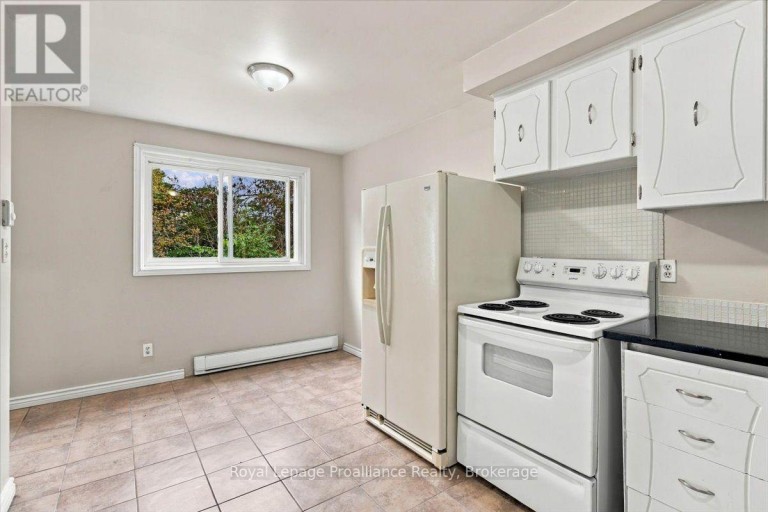 3 - 11 TRACEY PARK DRIVE, Belleville (Belleville Ward), Ontario, K8P4R4