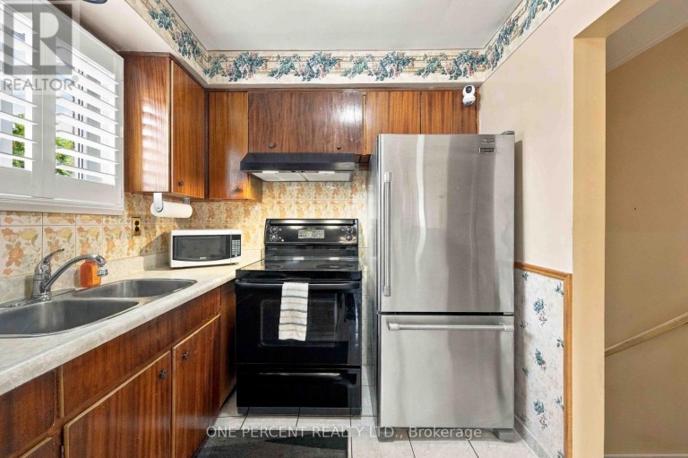 37 WILMONT DRIVE, Toronto (Black Creek), Ontario, M3N1N5