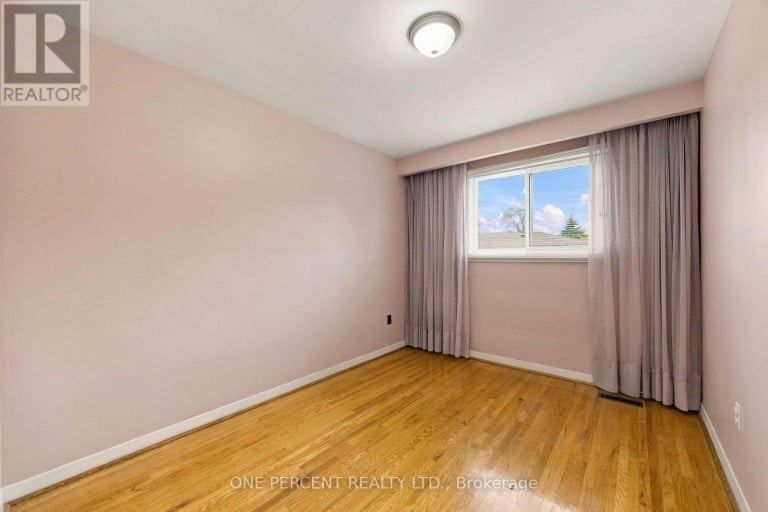 37 WILMONT DRIVE, Toronto (Black Creek), Ontario, M3N1N5