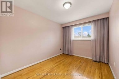 37 WILMONT DRIVE Toronto (Black Creek) Ontario photo 12