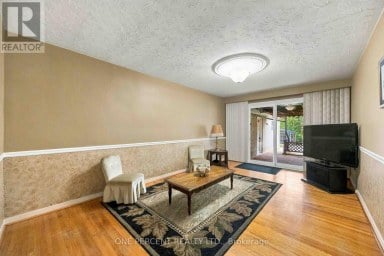 37 WILMONT DRIVE Toronto (Black Creek) Ontario photo 18