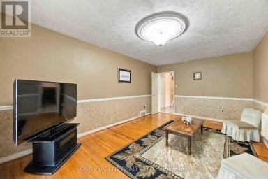 37 WILMONT DRIVE Toronto (Black Creek) Ontario photo 19