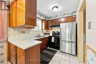 37 WILMONT DRIVE Toronto (Black Creek) Ontario photo 8