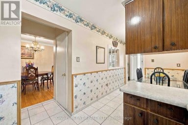 37 WILMONT DRIVE Toronto (Black Creek) Ontario photo 9
