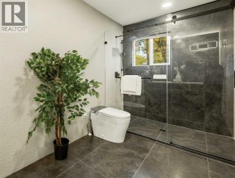 1303 87 Avenue SW Calgary Alberta photo 28