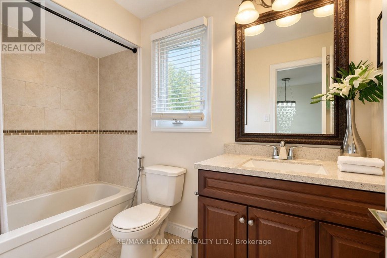 14 CRAWFORD ROSE DRIVE, Aurora (Aurora Heights), Ontario, L4G4P2