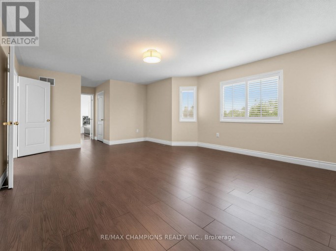 1 CLUSTER OAK PLACE, Brampton (Sandringham-Wellington), Ontario, L6R1V2