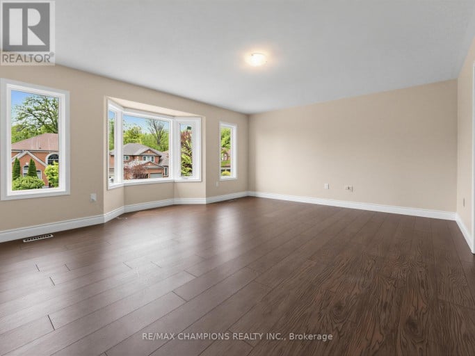 1 CLUSTER OAK PLACE, Brampton (Sandringham-Wellington), Ontario, L6R1V2