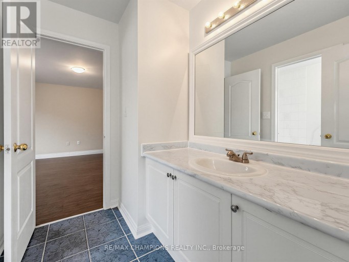 1 CLUSTER OAK PLACE, Brampton (Sandringham-Wellington), Ontario, L6R1V2