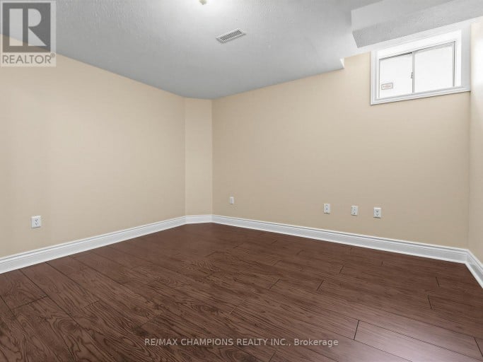 1 CLUSTER OAK PLACE, Brampton (Sandringham-Wellington), Ontario, L6R1V2