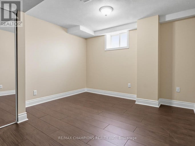 1 CLUSTER OAK PLACE, Brampton (Sandringham-Wellington), Ontario, L6R1V2