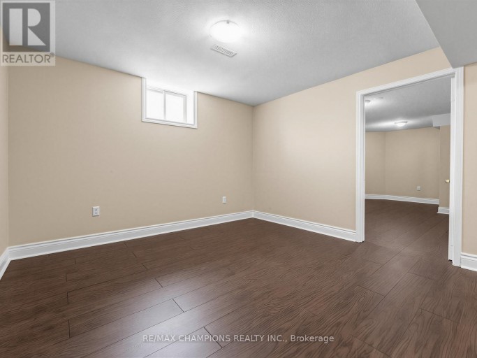 1 CLUSTER OAK PLACE, Brampton (Sandringham-Wellington), Ontario, L6R1V2