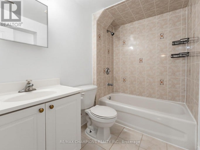 1 CLUSTER OAK PLACE, Brampton (Sandringham-Wellington), Ontario, L6R1V2