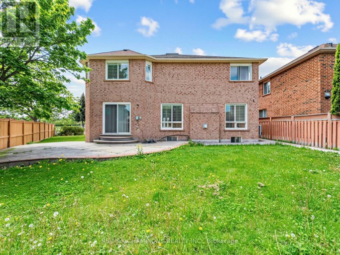 1 CLUSTER OAK PLACE, Brampton (Sandringham-Wellington), Ontario, L6R1V2