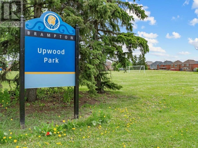 1 CLUSTER OAK PLACE, Brampton (Sandringham-Wellington), Ontario, L6R1V2