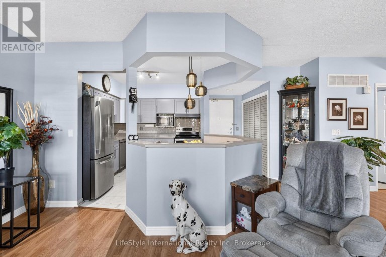 104 - 208 SILVERCREEK PARKWAY N, Guelph (Junction/Onward Willow), Ontario, N1H8H2