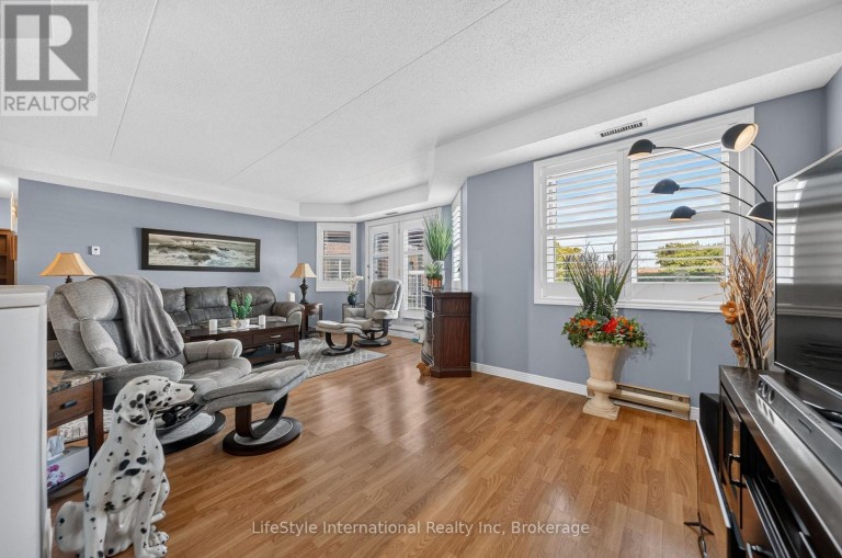 104 - 208 SILVERCREEK PARKWAY N, Guelph (Junction/Onward Willow), Ontario, N1H8H2