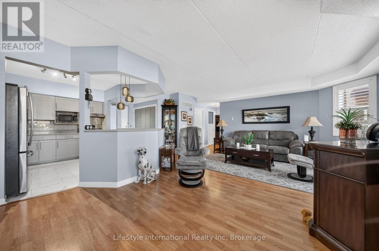 104 - 208 SILVERCREEK PARKWAY N, Guelph (Junction/Onward Willow), Ontario, N1H8H2
