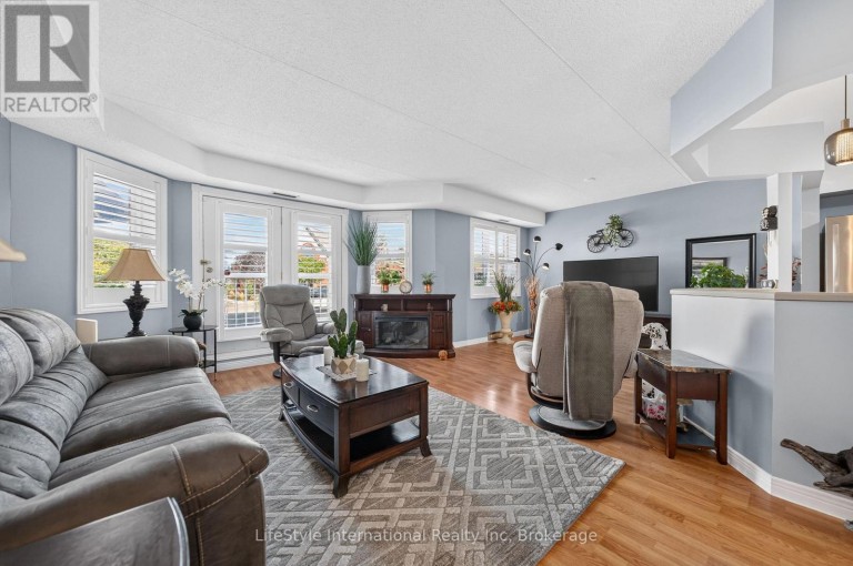 104 - 208 SILVERCREEK PARKWAY N, Guelph (Junction/Onward Willow), Ontario, N1H8H2