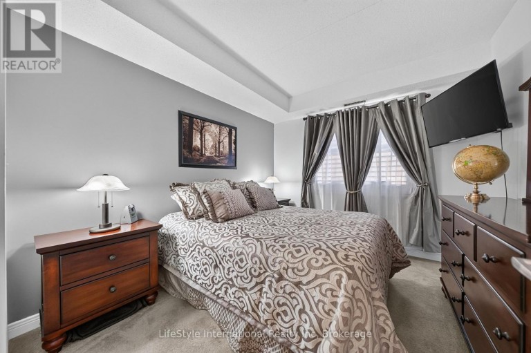 104 - 208 SILVERCREEK PARKWAY N, Guelph (Junction/Onward Willow), Ontario, N1H8H2