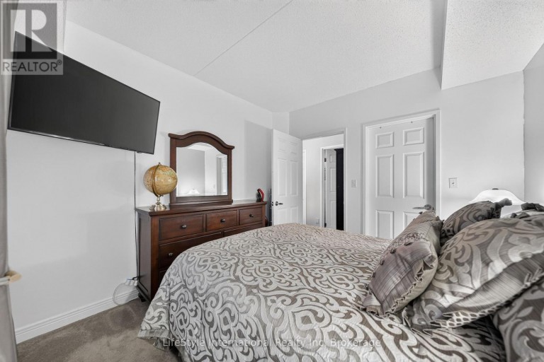 104 - 208 SILVERCREEK PARKWAY N, Guelph (Junction/Onward Willow), Ontario, N1H8H2