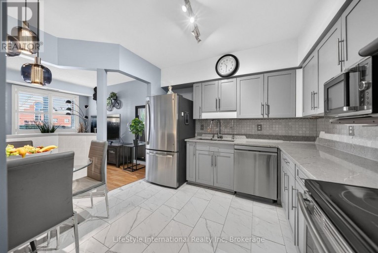 104 - 208 SILVERCREEK PARKWAY N, Guelph (Junction/Onward Willow), Ontario, N1H8H2