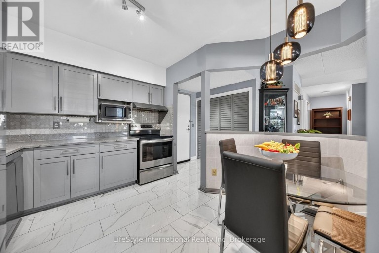 104 - 208 SILVERCREEK PARKWAY N, Guelph (Junction/Onward Willow), Ontario, N1H8H2
