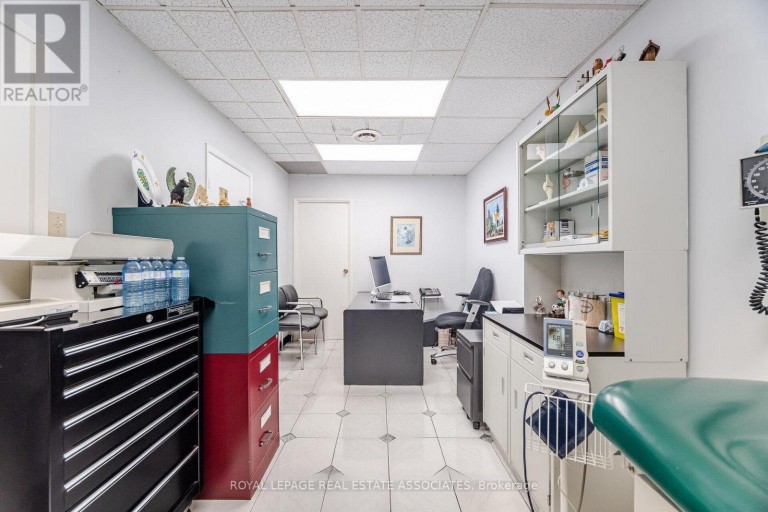 799 BLOOR STREET W, Toronto (Palmerston-Little Italy), Ontario, M6G1L8
