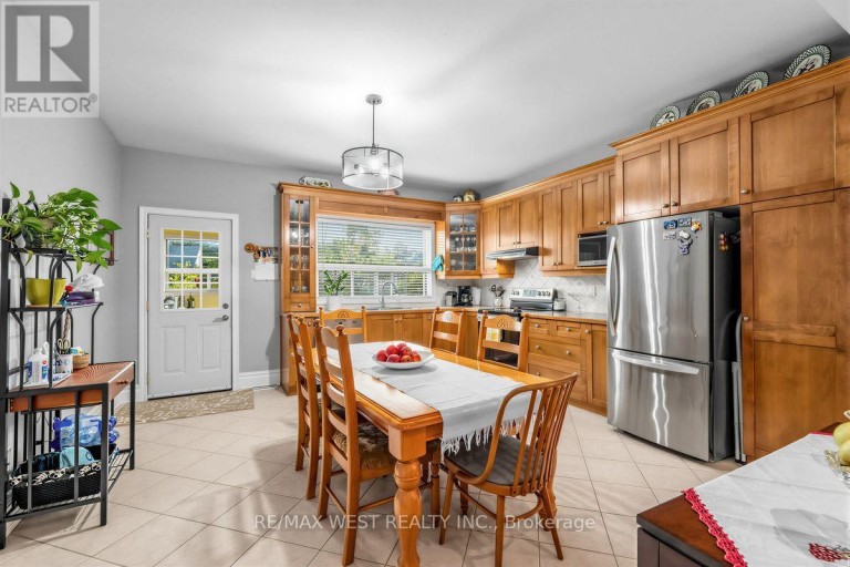 66 BRISTOL AVENUE, Toronto (Dovercourt-Wallace Emerson-Junction), Ontario, M6H3J9