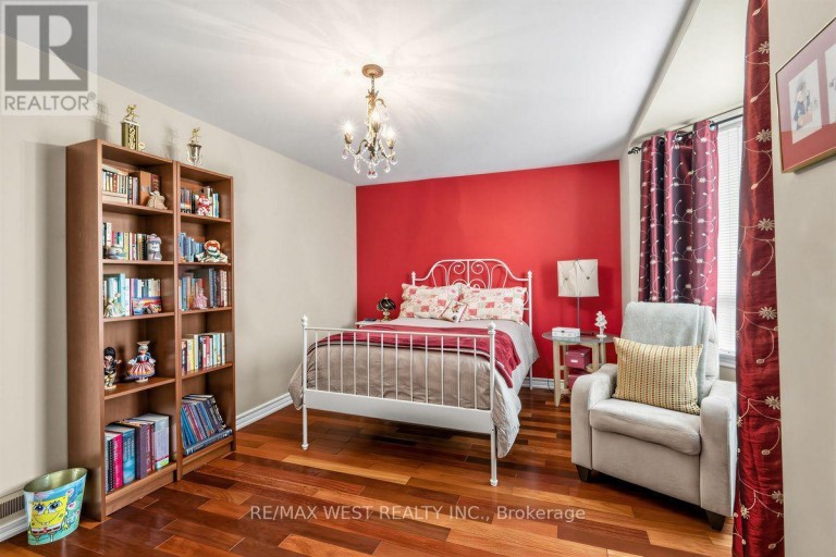 66 BRISTOL AVENUE, Toronto (Dovercourt-Wallace Emerson-Junction), Ontario, M6H3J9