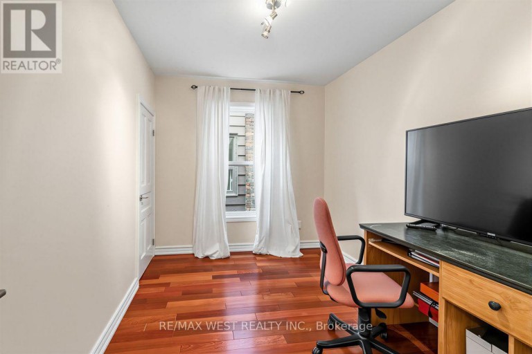 66 BRISTOL AVENUE, Toronto (Dovercourt-Wallace Emerson-Junction), Ontario, M6H3J9
